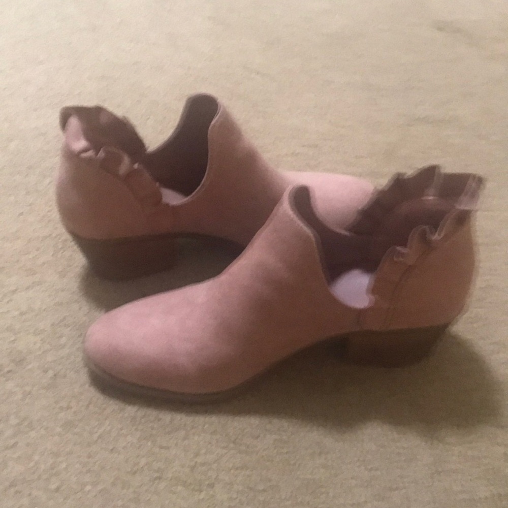 🌸NEW🌸 Fergalicious by Fergie Becket in color Mauve10 size 6M